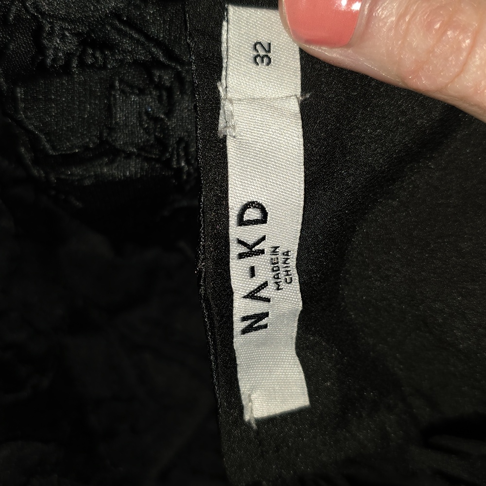 NA-KD Black Puff Sleeve Textured Crop Top- size 32 (US 4)l- NWOT (never worn) đź–¤ - Picture 3 of 4